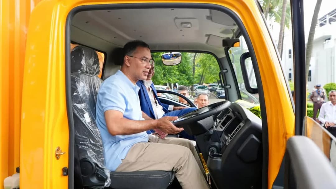 Prime Minister Test-Drives Locally Developed Electric Vehicles, Assures Support for Industrial Sector