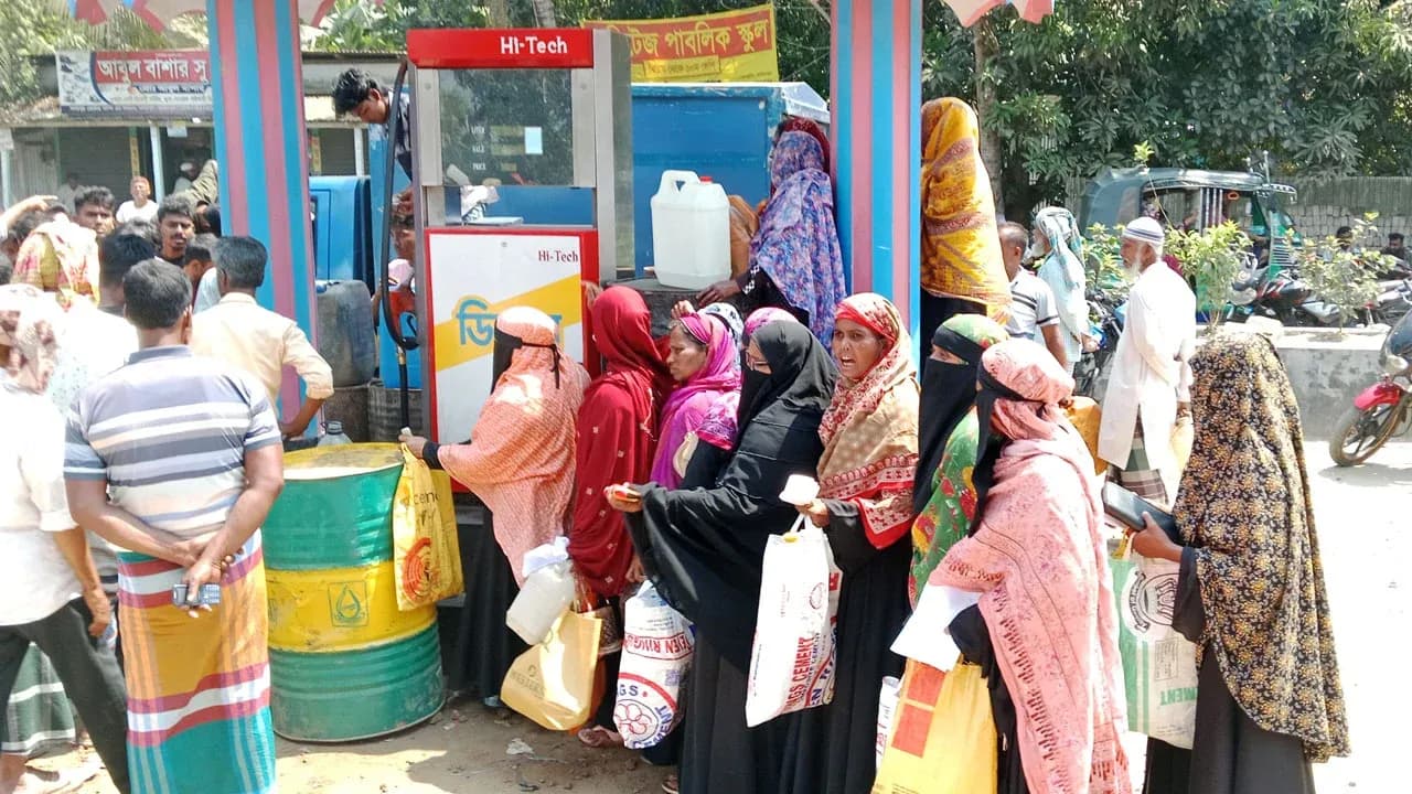 Women Join Men in Queues to Procure Fuel Oil in Sadarpur
